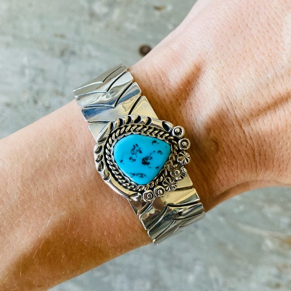 SOLD ♥️ Navajo ♥️ Robert Yellowhorse Sterling Silver & Turquoise Cuff - Picture 3 of 14